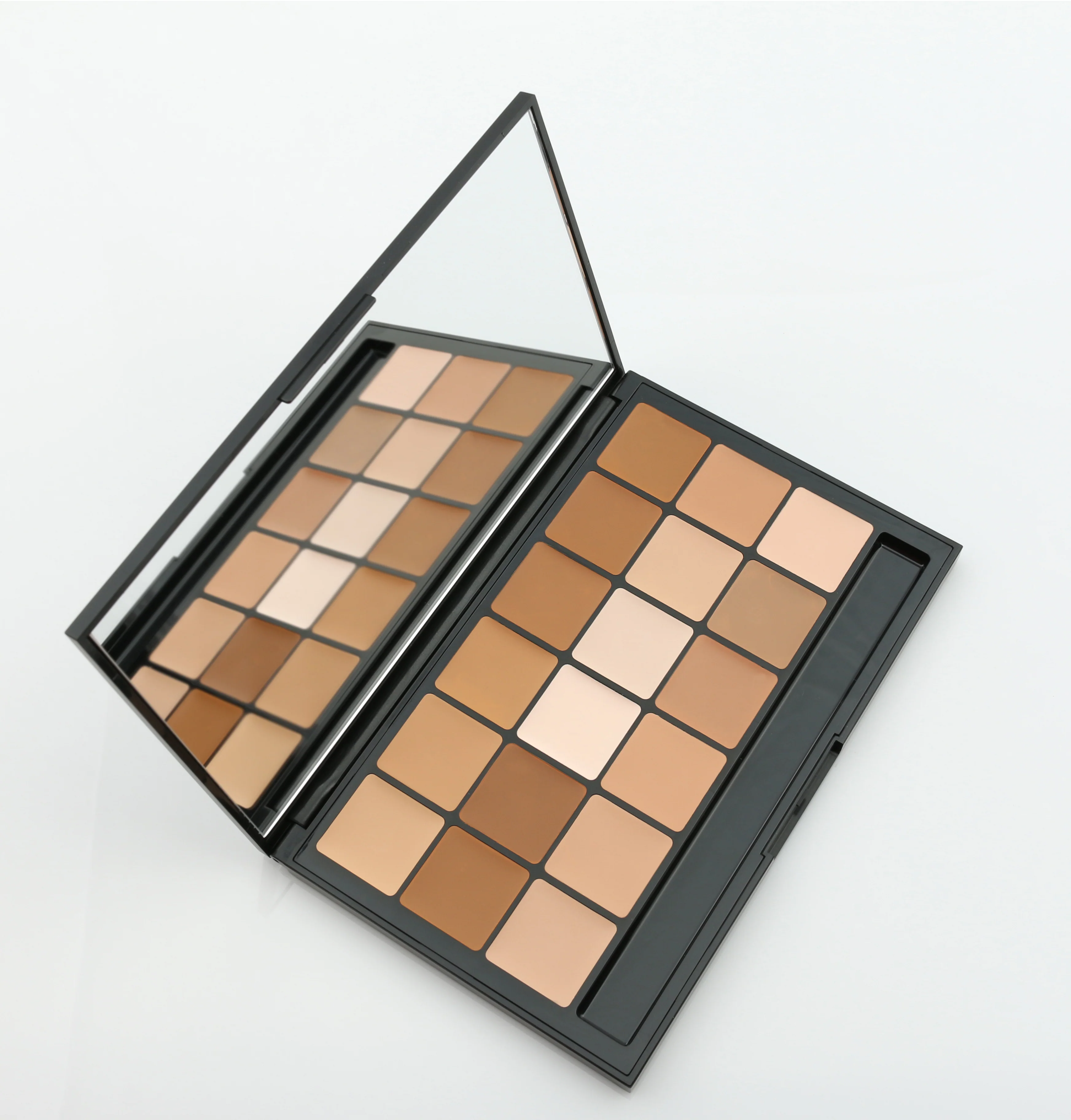 Vincent Kehoe - 18 Part Foundation/Concealer palette - #11 - Image 2